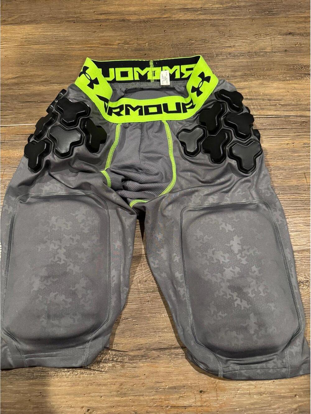 Boy’s Under Armour Football Padded Girdle Grey/Yellow Shorts Sz M/Lg
